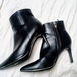 Ladies Size 8 Marc Fisher Dallas Black Leather Pointed Toe Booties