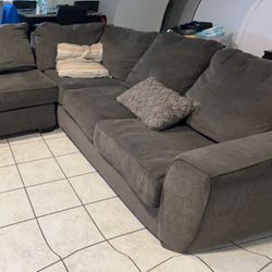 SECTIONAL 
