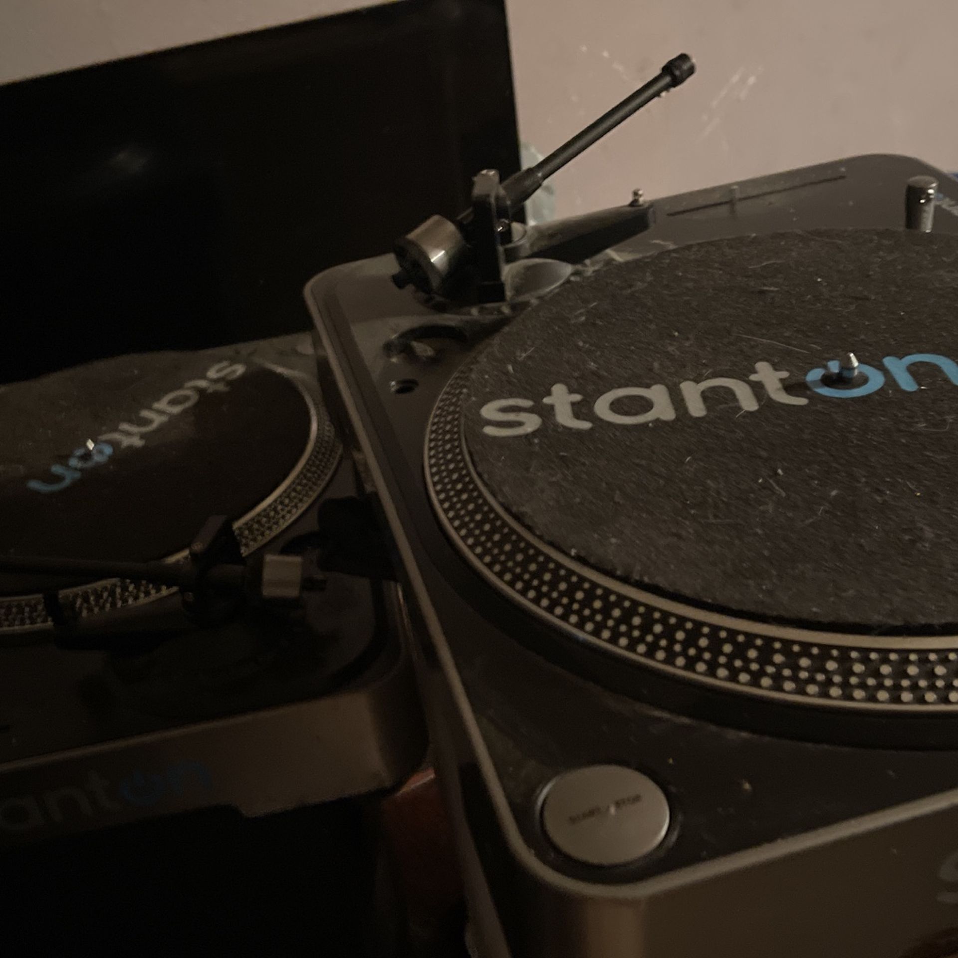 x2 Stanton Turntable T.62