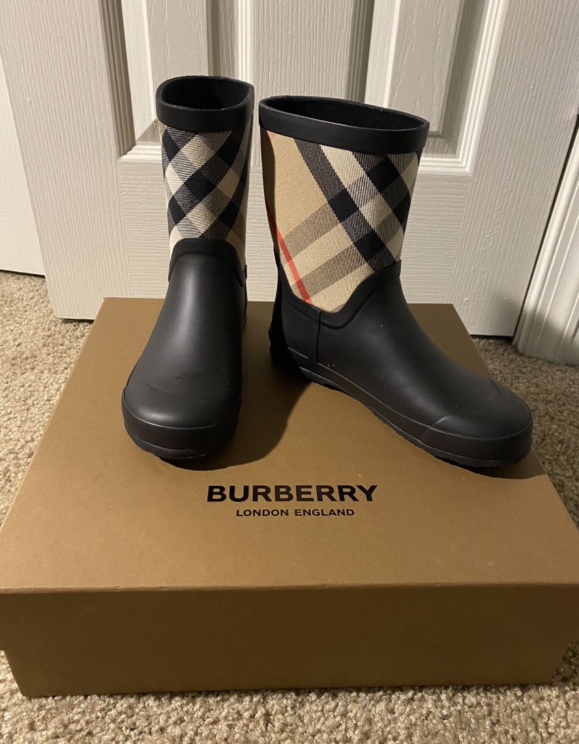 Burberry Rain Boots (kids) size 2