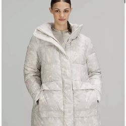 Lululemon Athletica Cream Down Jacket/Puffer