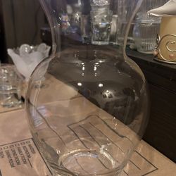 GLASS VASE
