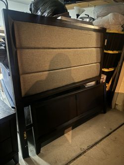 Full Size Bed, Dresser And Nightstand