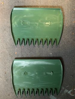 Green Plastic Leaf Scoops – Set of 2