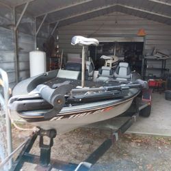 Nineteen ninety eight bass tracker eighteen foot