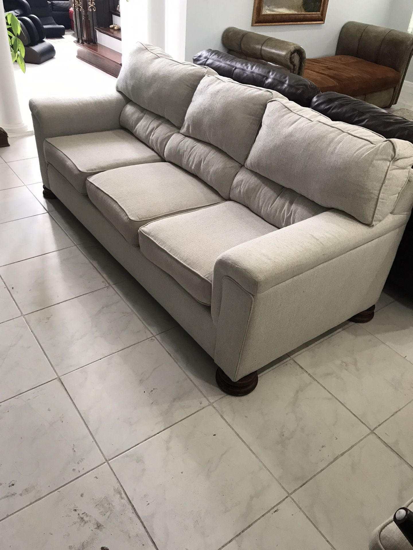 Beautiful Beige Sofa Couch For Sale! Free Delivery 🚚 