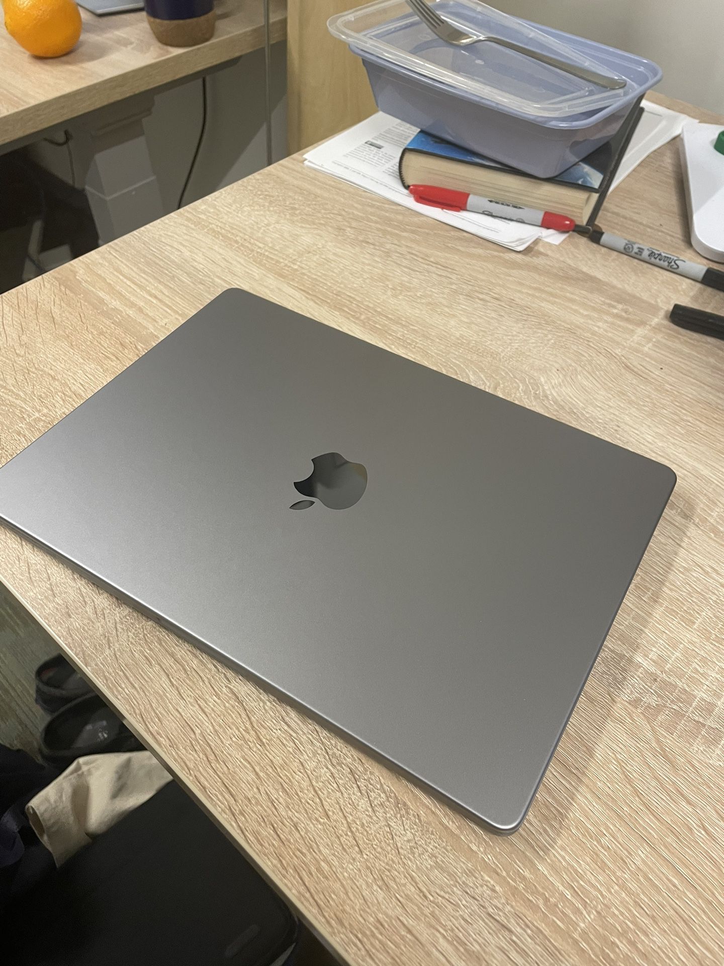 Apple 14” Macbook Pro