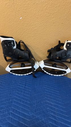 Black White Adjustable Straps Jumping Shoes for Legs Gym Training Plastic Rubber