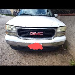 GMC Yukon Front Bumper And Grill