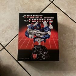 Transformers Ultra Magnus Bust.