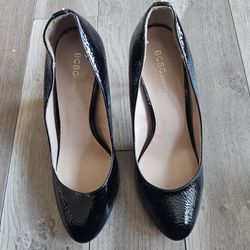 BCBGeneration Black Shiny Kitten Heels Pumps Shoes Round Toe Size 9