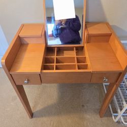 Make Up Dresser