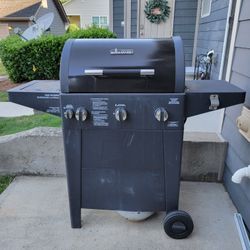 Grill with propane tank