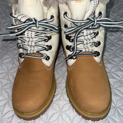 Size 7 Women’s Timberland 