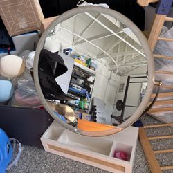 Unused Rattan Vanity Mirror With Lights And Storage