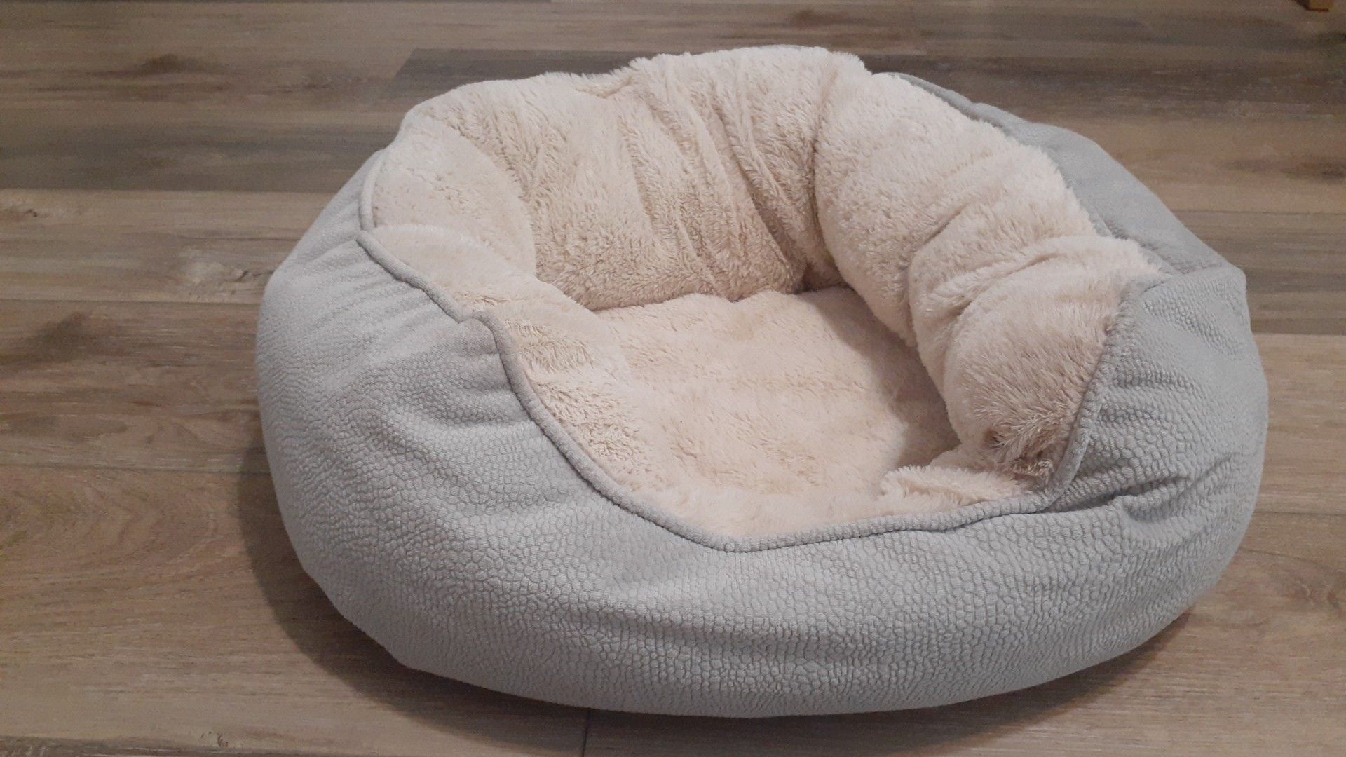 Bed for small dogs/puppies