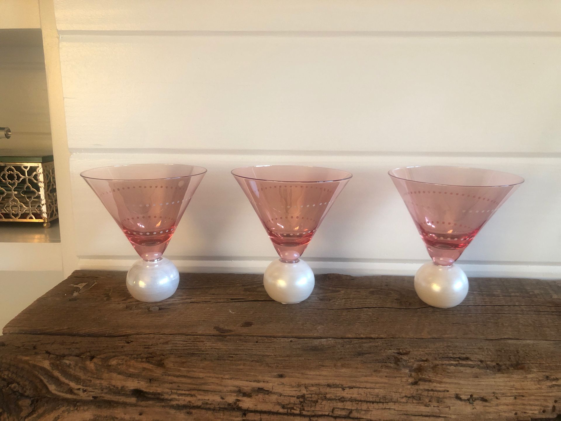 Adorable wine cup set.