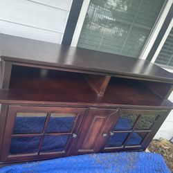 Solid wood TV stand Excellent Condition 