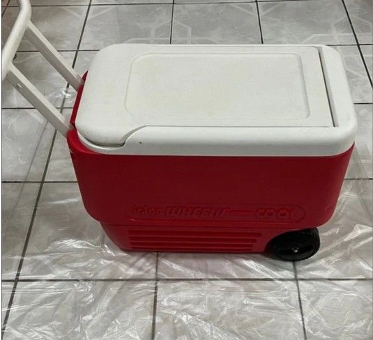 Igloo Cooler With Wheels
