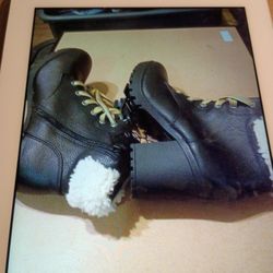 TIME AND  TRU WOMEN 8.5 BOOTS 