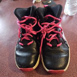 Girl's Size 3.5 Nike Basketball Shoes 