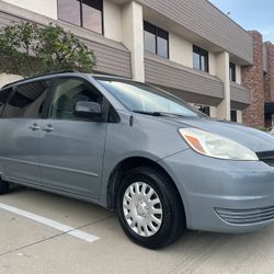 2004 Toyota Sienna LE