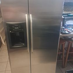 GE Stainless Steel Side By Side Refrigerator $300
