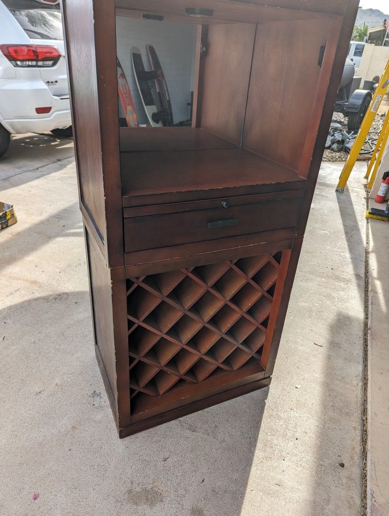 Pier One Bar And Wine