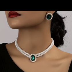 Vintage Luxury Emerald Stud Earrings & Faux pearl Choker Necklace Set