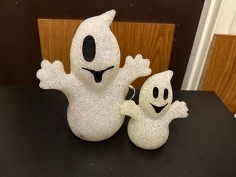 Mama and baby ghosts decor