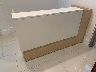 Reception desk Shell 30”x72” Mapke/white