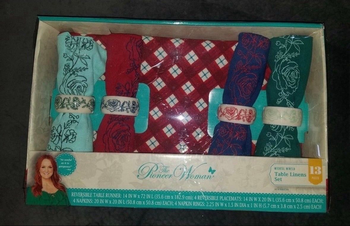 New Pioneer Woman 13 Piece Wishful Winter Table Linen Set