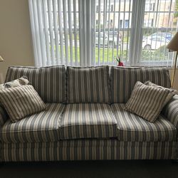 Sofá, Chair And Ottoman 