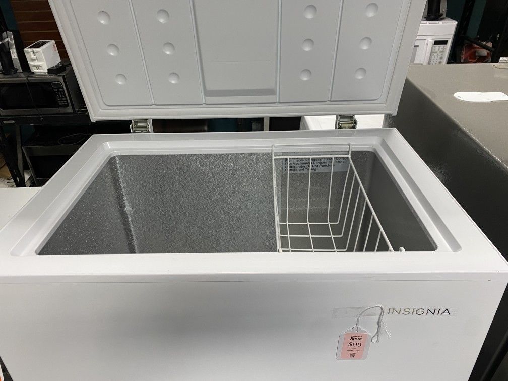 INSIGNIA Chest Freezer NSCZ50WH6 for Sale in Bellevue, WA OfferUp