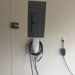 Car charger installs! Very good price