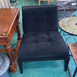 Black & Navy Blue Velvet Tufted Accent Chair