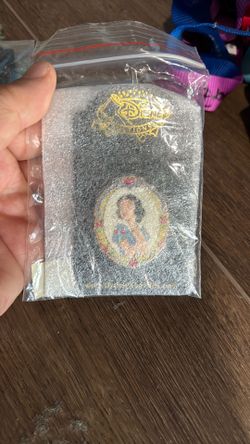 Disney Auctions Snow White Portrait LE 500 Pin