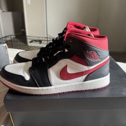 jordan 1 mid white/gym red-black Size 13