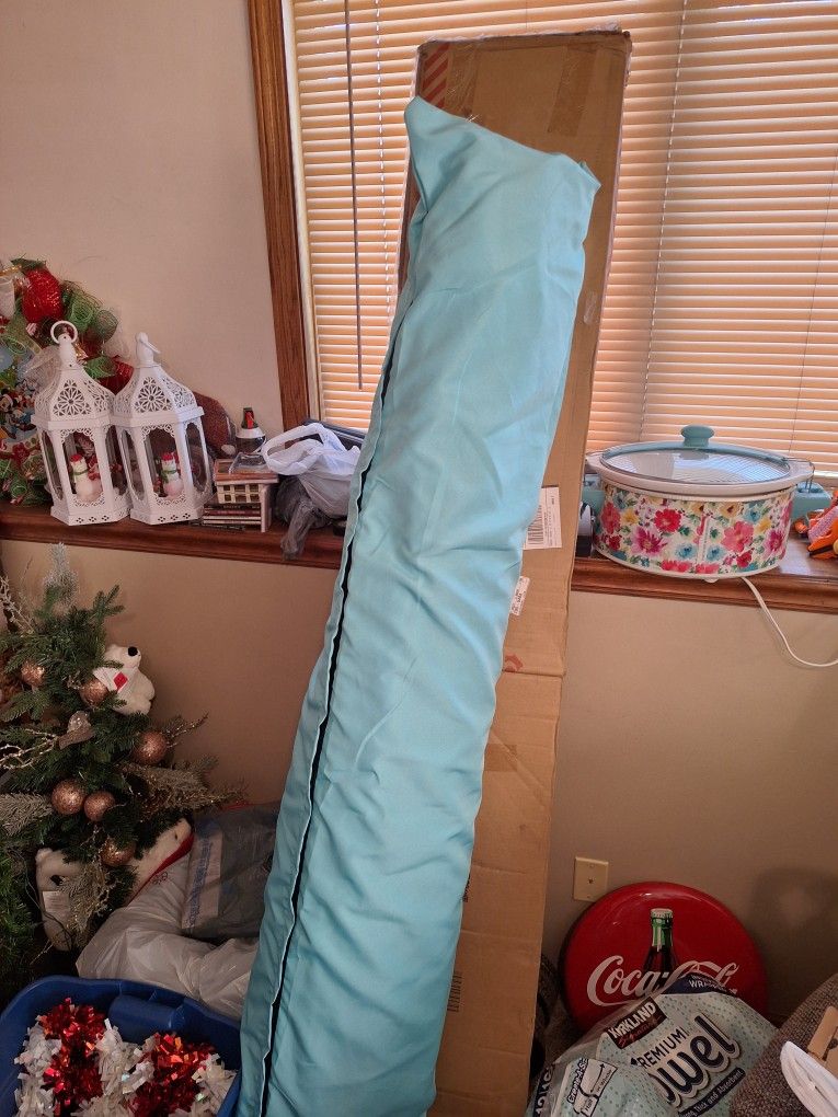 Patio, umbrella.
Turquoise in color