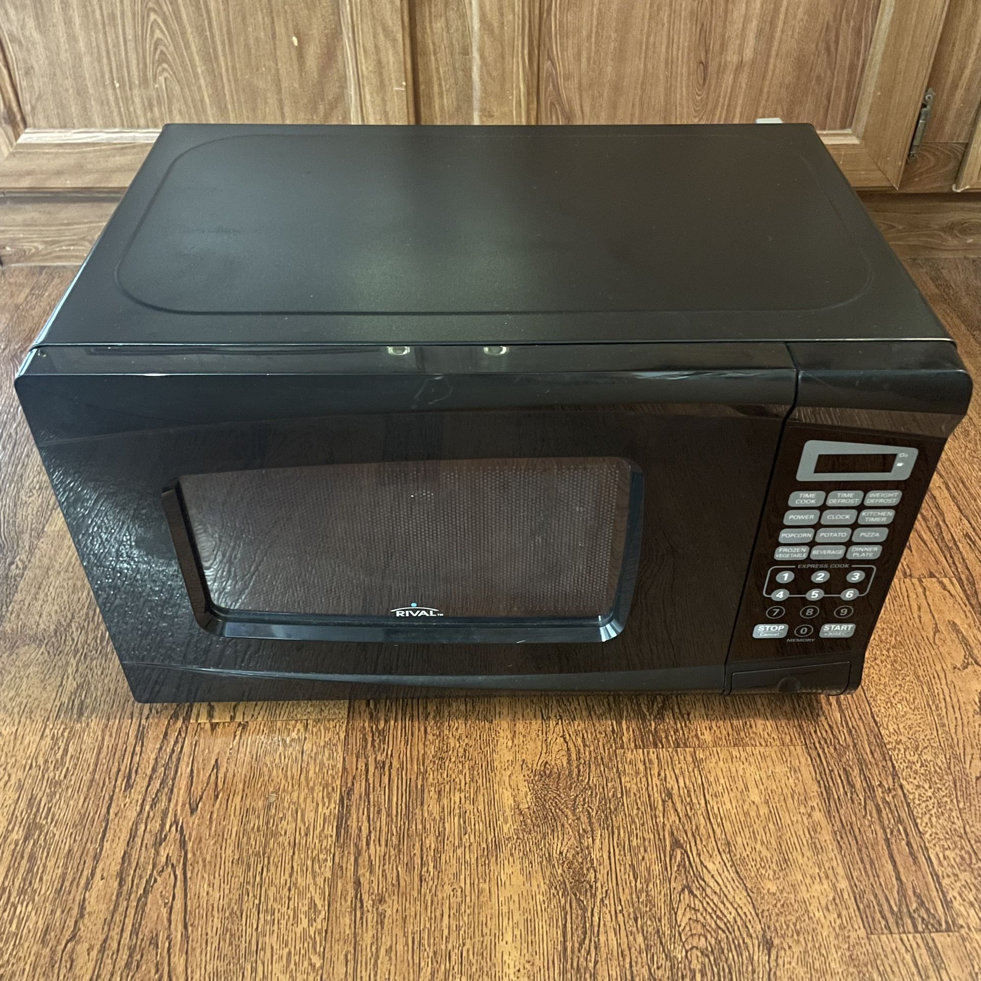 Rival Tabletop Microwave