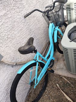 Women's 24" Bike w Basket