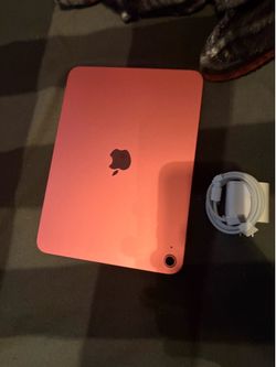 iPad a16 128gb with charger