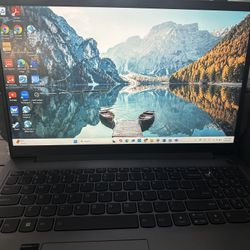 Lenovo Ideapad 3 Touchscreen 17”