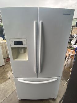 SAMSUNG FRENCH DOOR WHITE ELEGANT REFRIGERATOR 