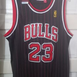 Authentic Michael Jordan Bulls 23 Jersey 