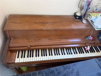 Upright piano