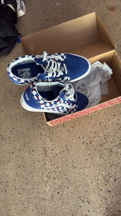 Tennis Shoes