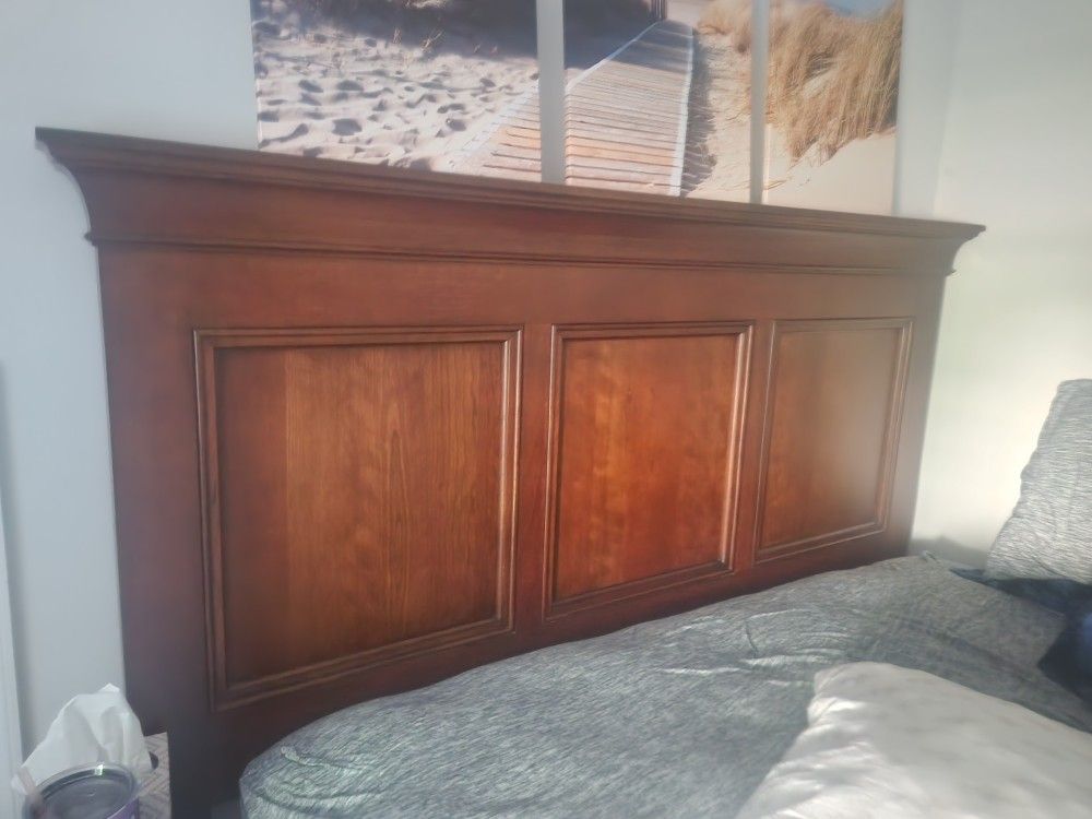 Queen size wood bed frame