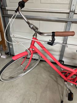 REID Bicycles Australia coral pink color for women’s  $150 pick up only  in perfect condition ready to use