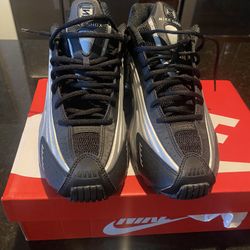 Nike Shox R4 - Black/Metallic Silver - Size 10 Men